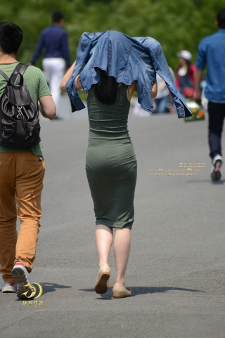 怕晒的长裙妹子—-（14P）