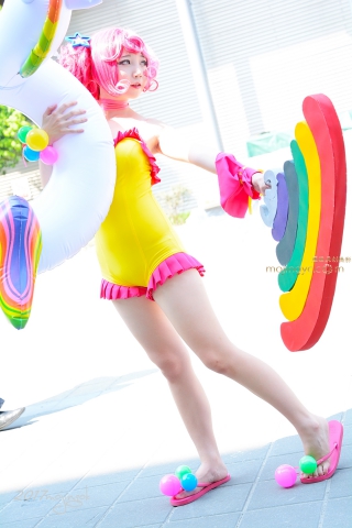 咔喳赛帖 —–泳衣妹妹