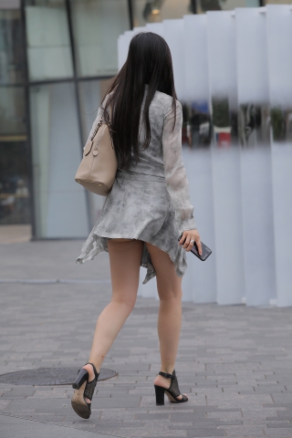 白皙美腿，性感少妇
