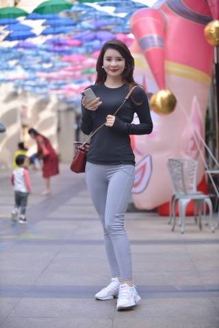 搭讪甜甜美女