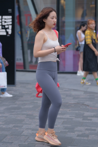 【红石赛帖】玩手机的瑜伽美女