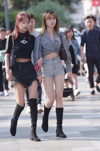 热裤美女