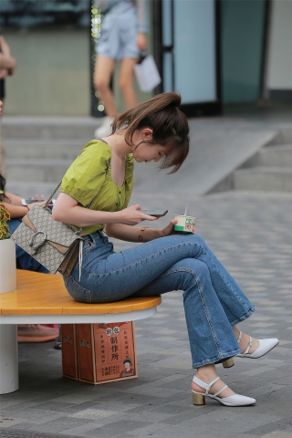 高挑小妹