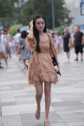 连衣裙美女