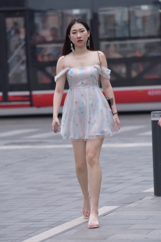 吊带连衣裙美女