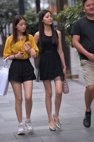 连衣裙美女