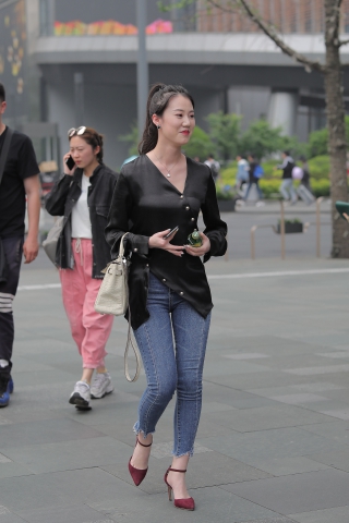 气质温柔的漂亮美眉 妥妥的女神级美女!