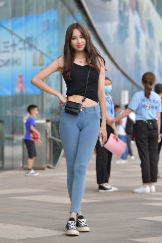 又见蜜桃裤小姐姐~又爱了~