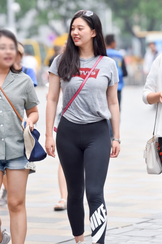黑色紧身裤