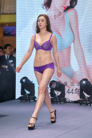 紫色内衣秀