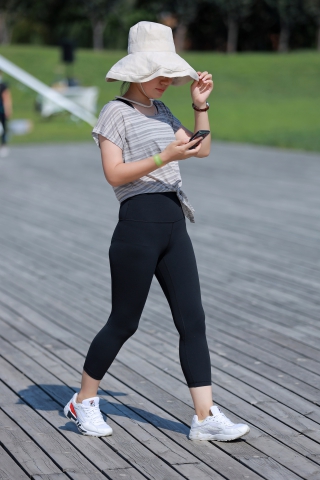 ★课间休息紧身瑜伽裤美女
