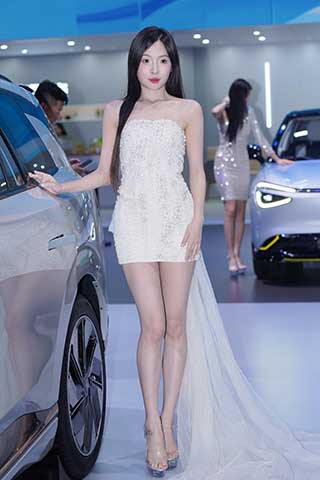 美腿车模