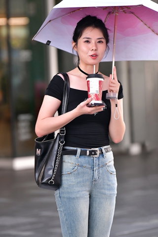 &长腿牛仔裤美女