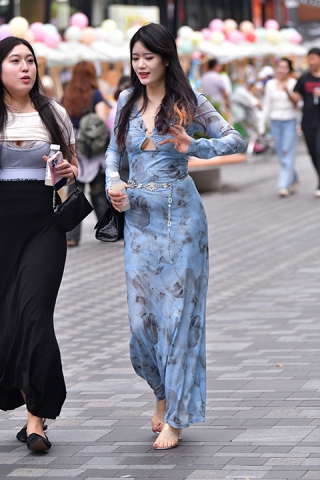 &气质高挑纱裙美女