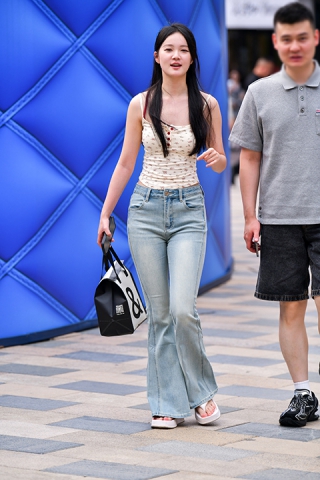 &微喇牛仔裤美女