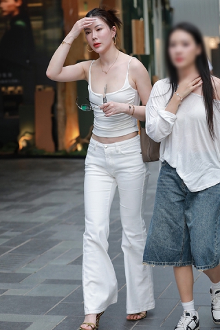 白裤气质美女