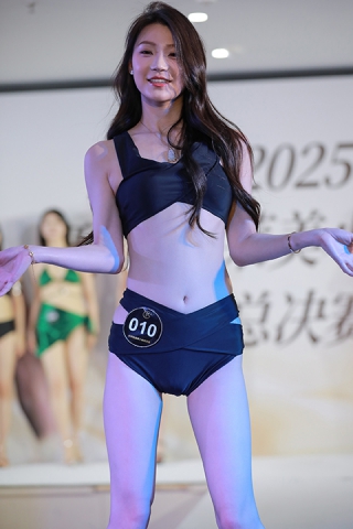 黑色泳装
