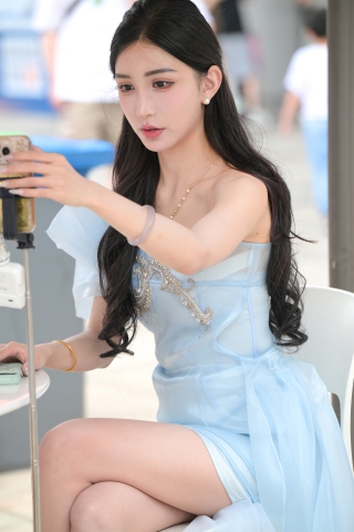蓝衣美腿