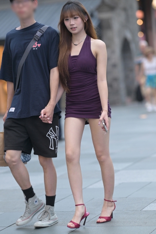 美腿短裙小妹